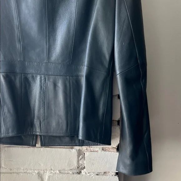 Women's Black Leather Zip-Front Jacket - Picture 9 of 10